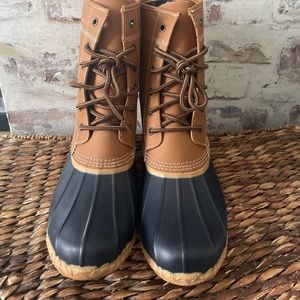 These boots have never been worn, there great for the winter and rain.